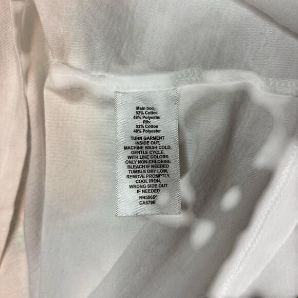 Friends Christmas Tree Graphic Tee White Holiday T-Shirt Size S NWT - Picture 5 of 7